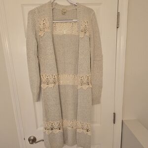 Gimmicks By Bke Elegant Cream Lace-Trimmed Women's Sweater